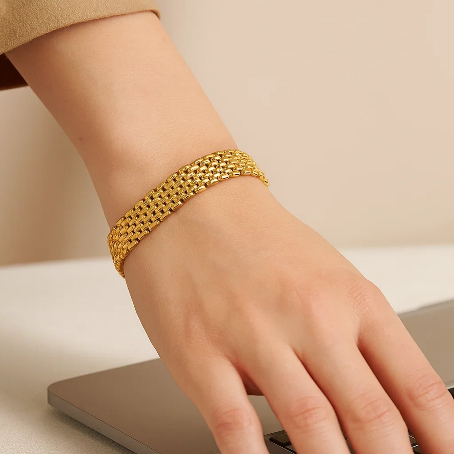 14k Yellow Gold Flexible Panther Line Bracelet (9.00 mm) - Image 6